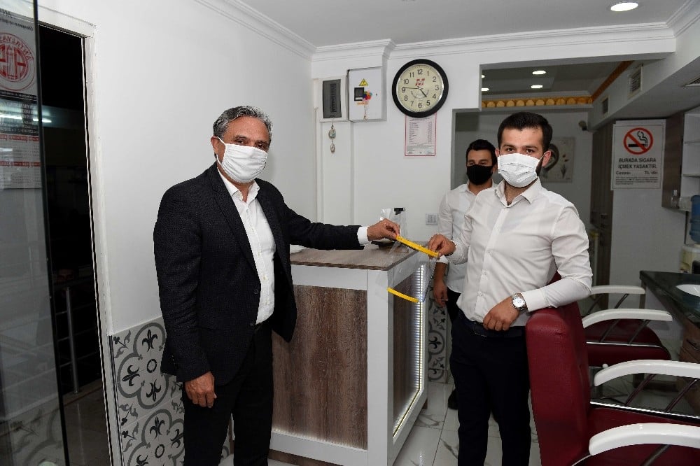 Berber ve kuaförlere yüz koruyucu maske 