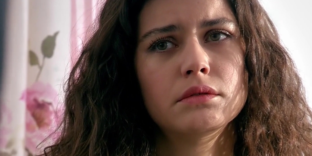 Beren Saat'e tokat gibi cevap!