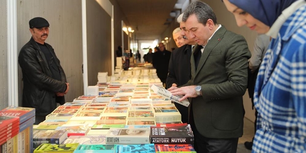 Bergama Kitap Günleri kapılarını açtı