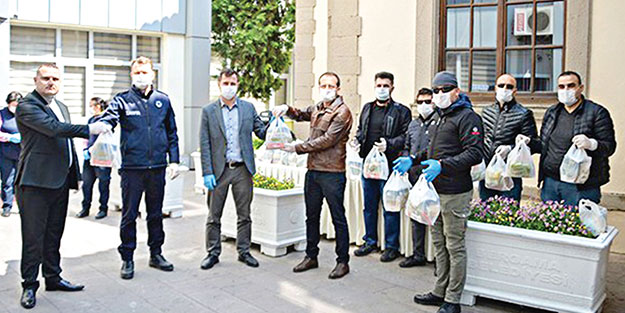 Bergamalılardan zabıtaya coronavirüs teşekkürü