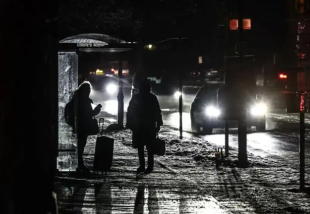 Berlin Karanlığa Gömüldü: Sabotaj Sonrası Okullar Tatil Edildi