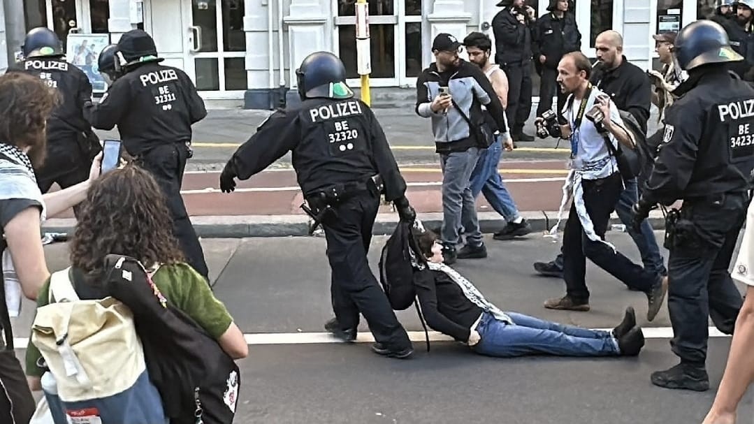 Berlin Yönetimi Filistin Kanıyla Siyaset Yapıyor!