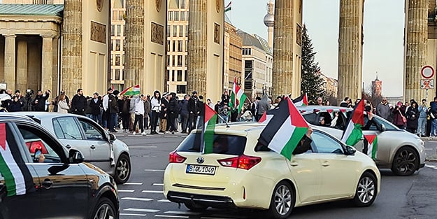 Berlin’de Filistin’e destek için sokaklara döküldüler!