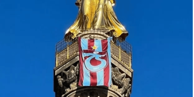 Berlin'de Zafer Takına Trabzonspor bayrağı asıldı