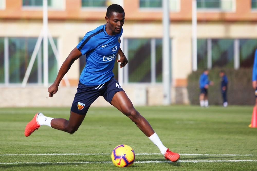 Bernard Mensah sezonu açtı 