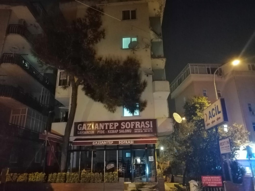 Beş katlı binanın balkonları büyük bir gürültüyle çöktü 