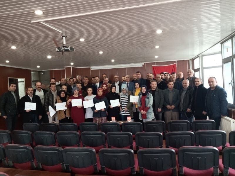 Besi yetiştiriciliği kursiyerlerine sertifika 