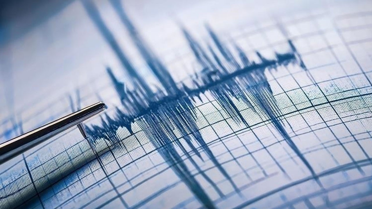 Beşik gibi sallanıyoruz! İstanbul'da 4,9 büyüklüğünde yeni bir deprem