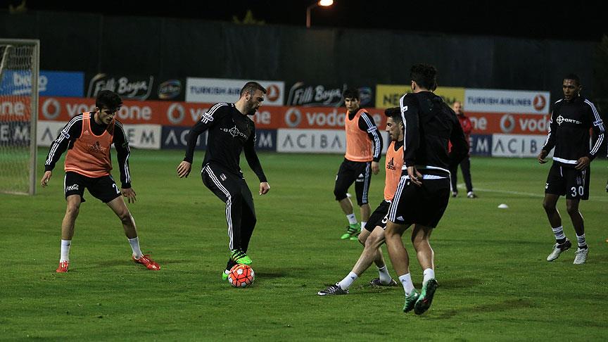 Beşiktaş 10 futbolcuyla çalıştı