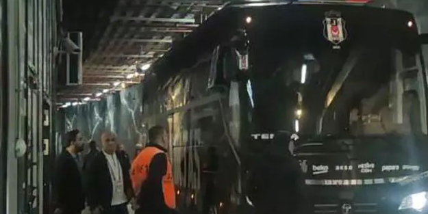 Beşiktaş - Antalyaspor maçı Taksim’deki patlama nedeniyle iptal edildi! Beşiktaş stadında taziye mesajı