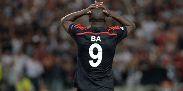 Beşiktaş Demba Ba'yı apar topar İstanbul'a çağırdı