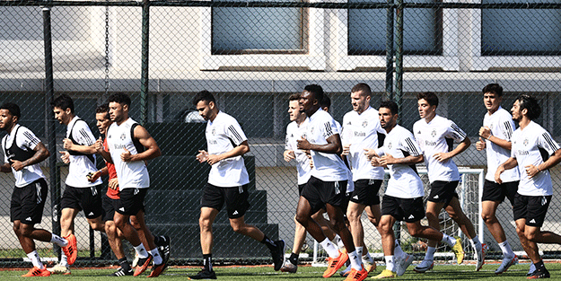 Beşiktaş derbide tökezleyecek! Resmi açıklama yapıldı: Yıldız isim oynamayacak