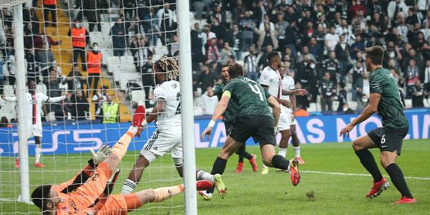 Beşiktaş evinde yıkıldı!