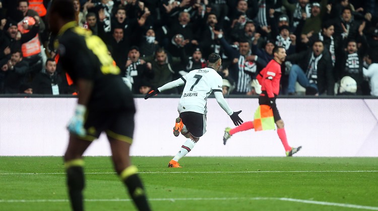 Beşiktaş, Fenerbahçe'yi devirdi! Quaresma maça...