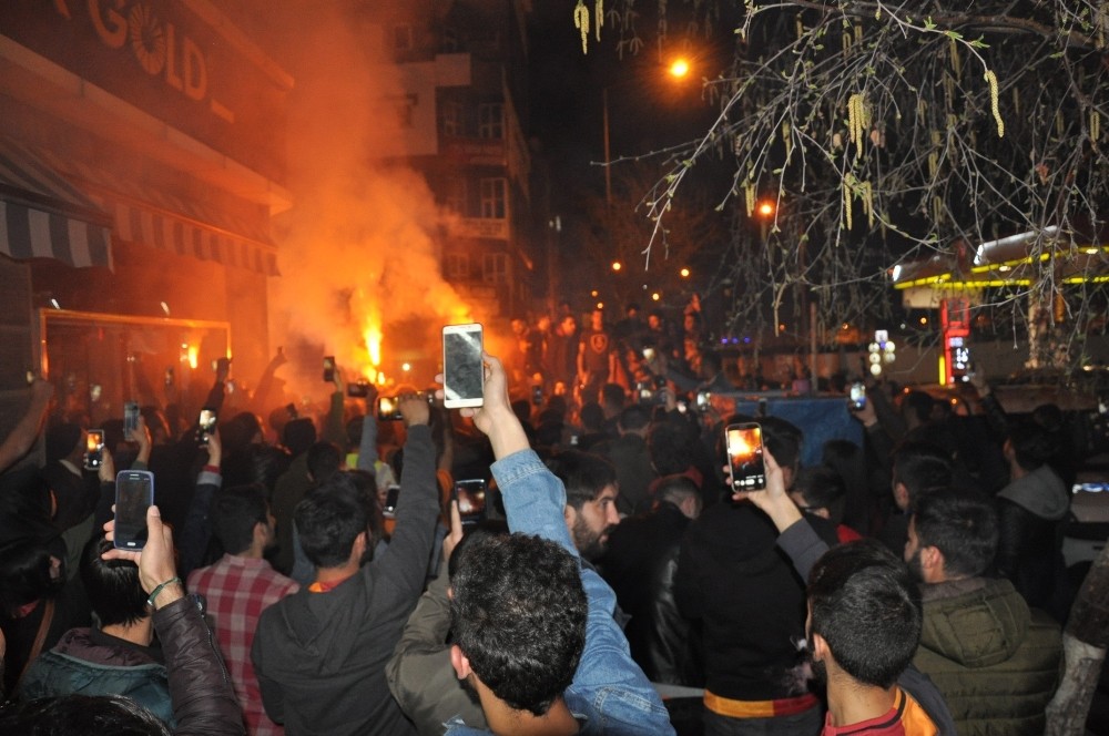 Beşiktaş galibiyeti Galatasaraylıları Kars’ta sokağa döktü 