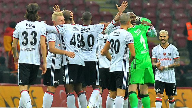 Beşiktaş hem iç sahada hem de deplasmanda lider