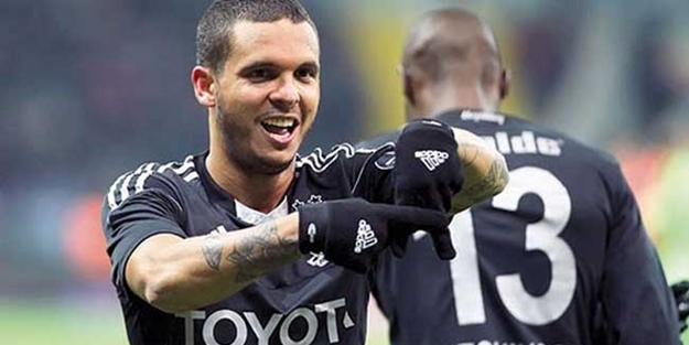 Beşiktaş ilk imzayı attırdı