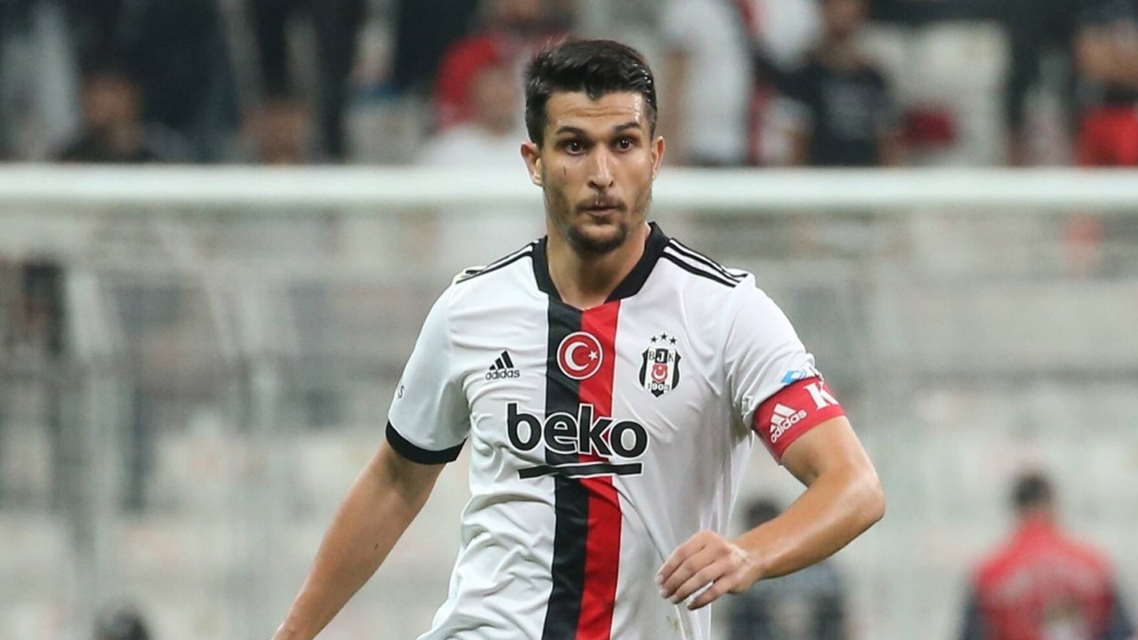 Beşiktaş kaptanıyla sözleşme uzattı