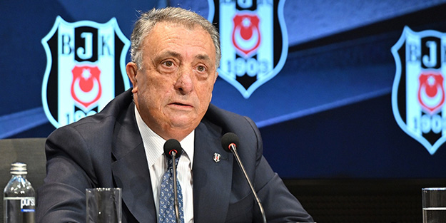 Beşiktaş Kulübü Başkanı Ahmet Nur Çebi, futbol takımıyla vedalaştı..