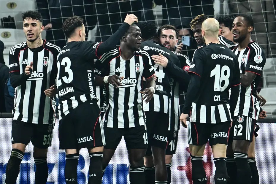 Beşiktaş kupada fırtına gibi esiyor! Kartal ilk yarıda Rize'yi bitirdi