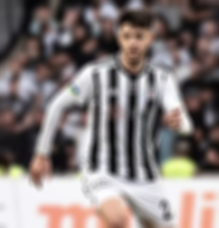 Beşiktaş, o futbolcuyla yollarını ayırdı!