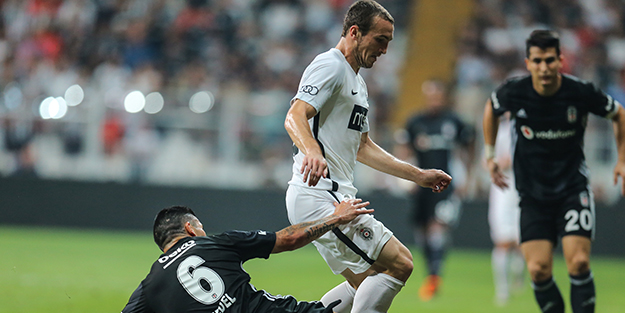 Beşiktaş-Partizan maçında şok sakatlık!