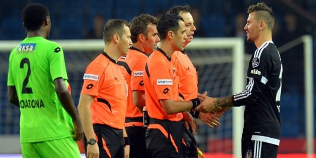 Beşiktaş-Rize maçında 2 gol sayılmadı