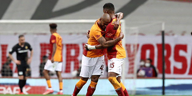 Beşiktaş şampiyonluğunu ilan etti! Galatasaraylı futbolcular yıkıldı İşte o anlar…