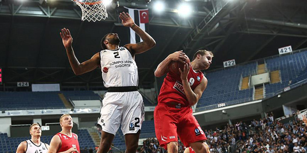 Beşiktaş o isimle yollarını ayırdı