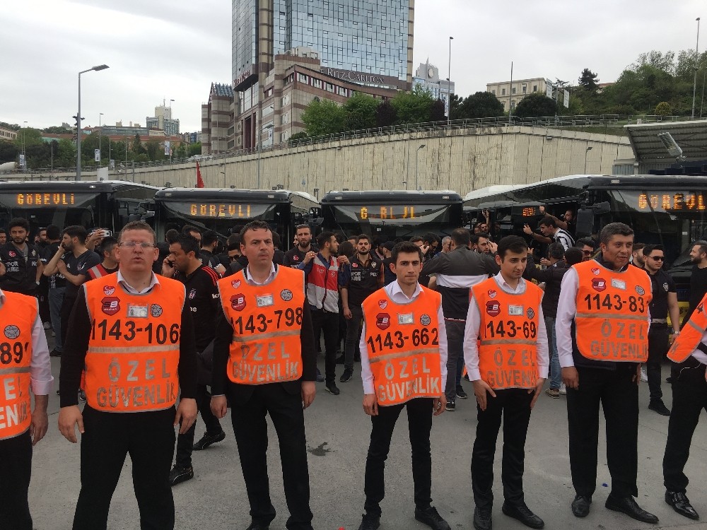Beşiktaş taraftarı Galatasaray derbisi için yola çıktı 