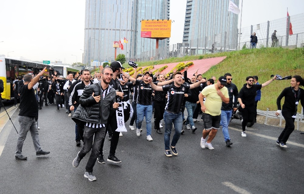 Beşiktaş taraftarı Türk Telekom Stadyumu’na geldi 