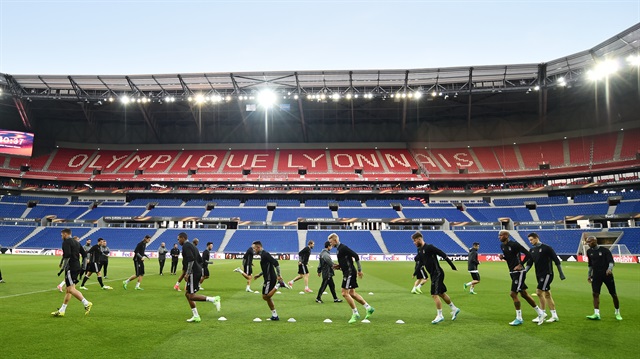 Beşiktaş taraftarına 'bordo forma' şoku