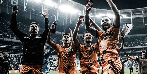 Beşiktaş taraftarından büyük tepki! Mehmet Büyükekşi sinirlendi.