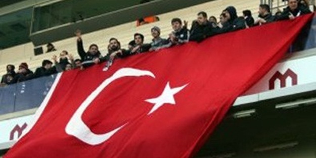 Beşiktaş taraftarından teröre tepki