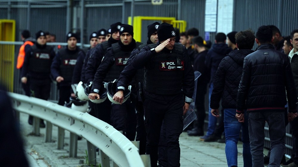 Beşiktaş taraftarları stada geldi 
