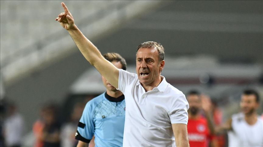 Beşiktaş teknik direktörü Abdullah Avcı: Eşit şartlarda bir müsabaka olmadı