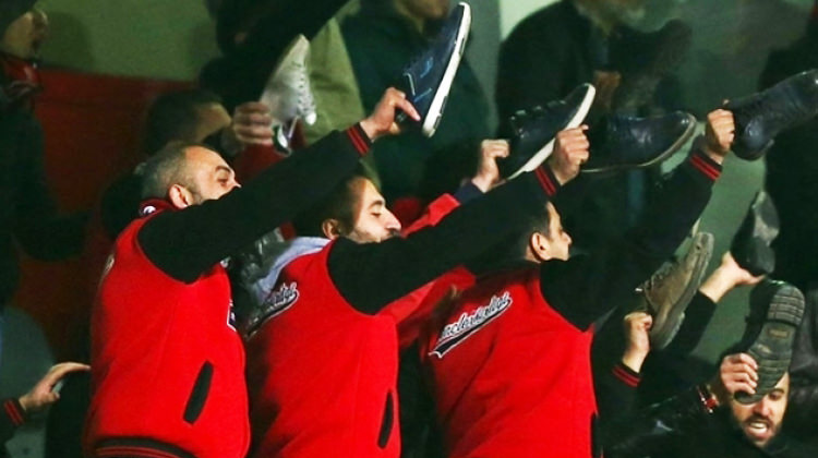 Beşiktaş Teknik Direktörü Şenol Güneş'e çok ilginç protesto!