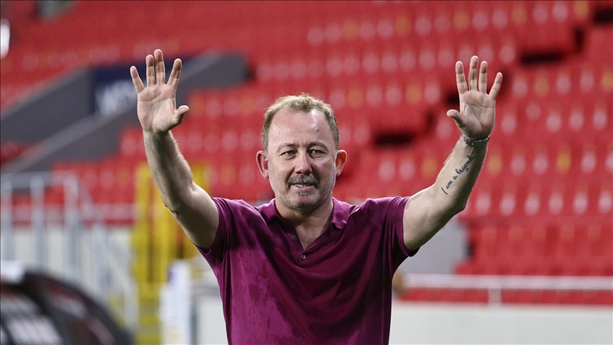 Beşiktaş Teknik Direktörü Sergen Yalçın: Bence tarihin en zor liginde şampiyonluğu yakaladık