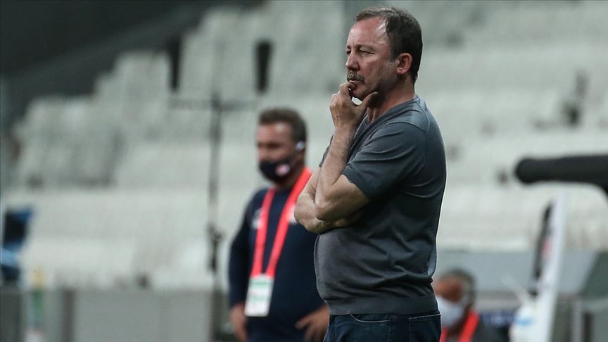 Beşiktaş Teknik Direktörü Sergen Yalçın: İlk yarı bizim için tamamen çöp niteliğindeydi