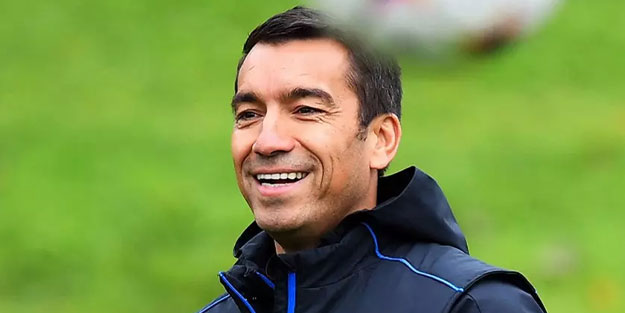 Beşiktaş yeni hocasını resmen açıkladı! Giovanni van Bronckhorst imzayı attı