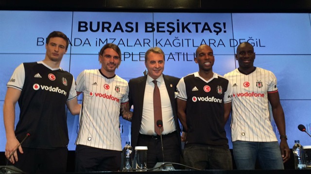 Beşiktaş, yeni transferlerine imza töreni düzenledi
