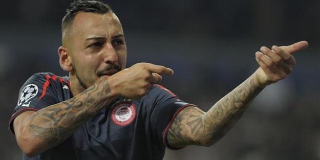 Beşiktaş Yunan golcüyü almaya gidiyor