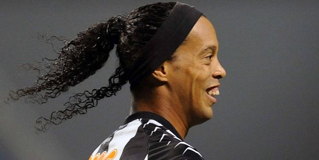 Beşiktaş Ronaldinho'yu resmen açıkladı!