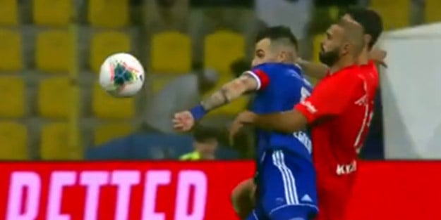 Beşiktaş'ın eski golcüsü 6.saniyede fileleri sarstı spiker çılgına döndü!