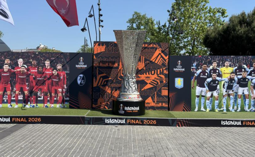 Beşiktaş'ın eski yıldızından sürpriz! UEFA kupası İstanbul'da görücüye çıktı!