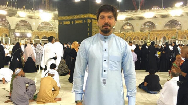 Beşiktaş'ın kaptanı Tolga Zengin Kabe'de