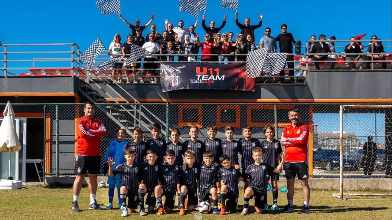 Beşiktaş’ın minikleri şampiyon oldu