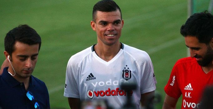 Beşiktaş’ın Portekizli yıldızı Pepe: Şampiyonlar Ligi’nde hedef gruptan çıkmak