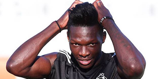 Beşiktaş'ın sol beki ayrılıyor!