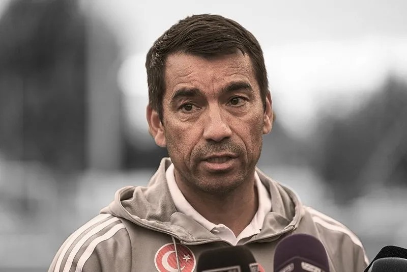 Beşiktaş'ın yeni transferi belli oldu! Van Bronckhorst onu istedi...